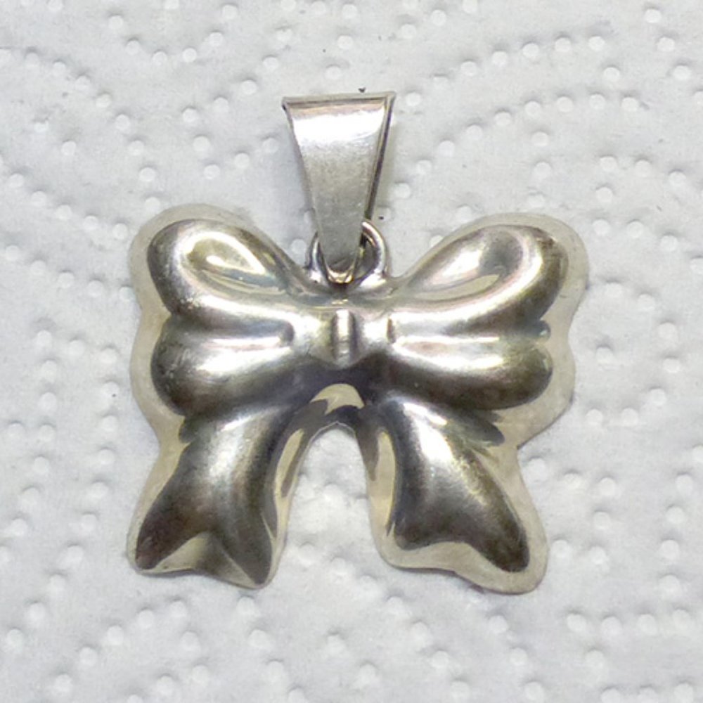 Very Nice 925 Sterling Hollow Puffy Bow Pendant